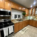 Chic Centrally Located Spacious 4 Bedrooms