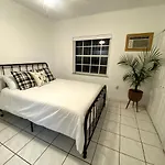 Chic Centrally Located Spacious 4 Bedrooms