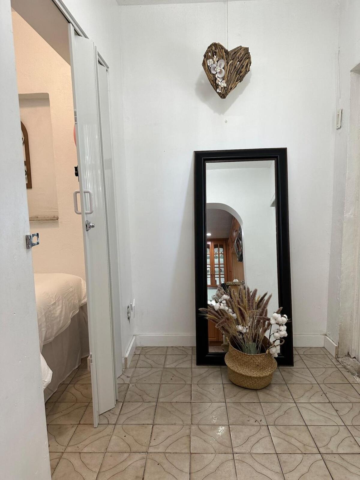 Chic Centrally Located Spacious 4 Bedrooms