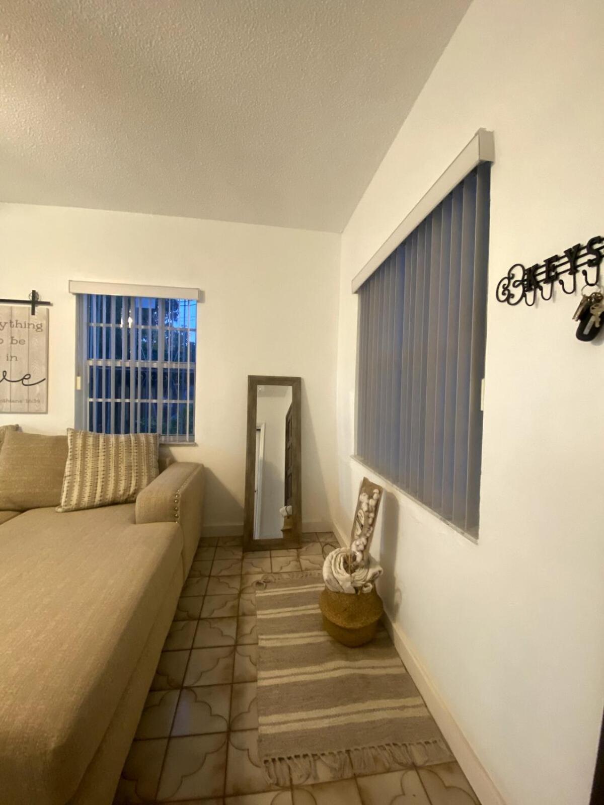 Chic Centrally Located Spacious 4 Bedrooms Ferienhaus *