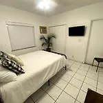 Chic Centrally Located Spacious 4 Bedrooms