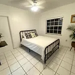 Chic Centrally Located Spacious 4 Bedrooms