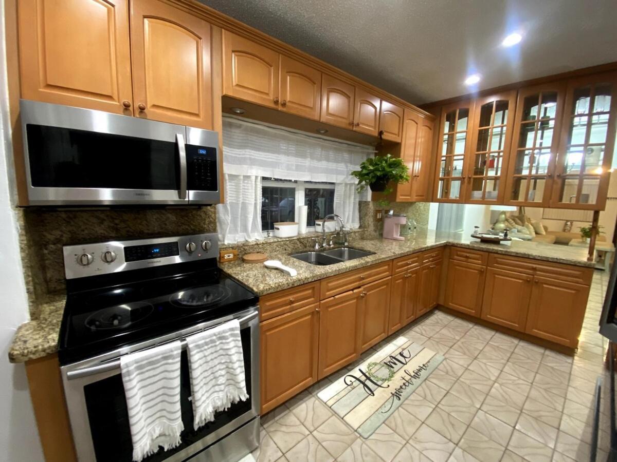 Chic Centrally Located Spacious 4 Bedrooms