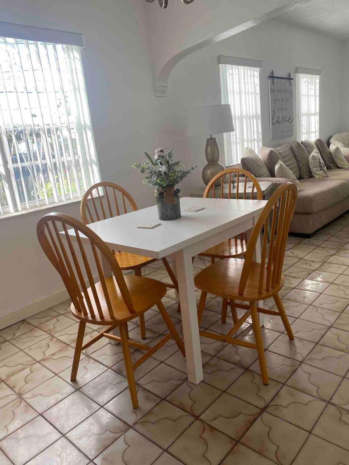 Chic Centrally Located Spacious 4 Bedrooms * Miami