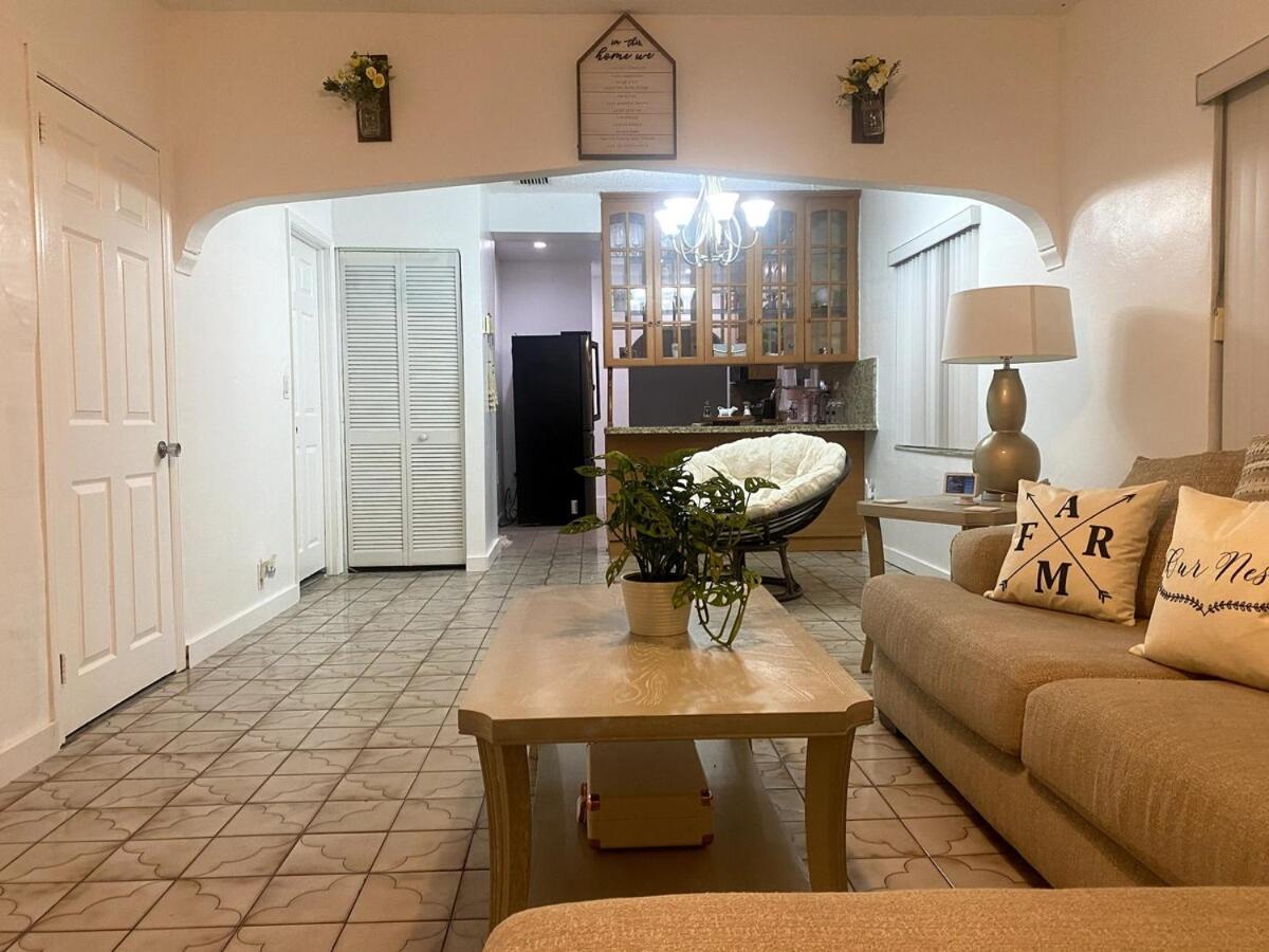 Casa vacanze Chic Centrally Located Spacious 4 Bedrooms